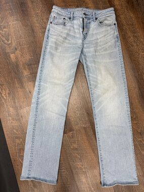 Light Wash Men’s Straight Jeans - Classic Casual Style men’s American eagle